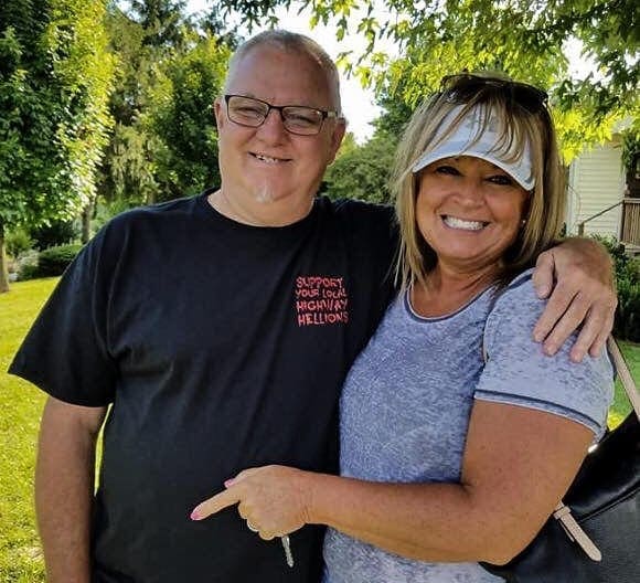 A man and his wife at a picnic.