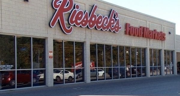 A photo of a grocery store.