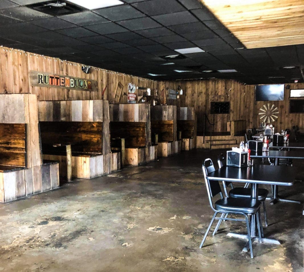 A photo of an empty dinner room at a restaurant.