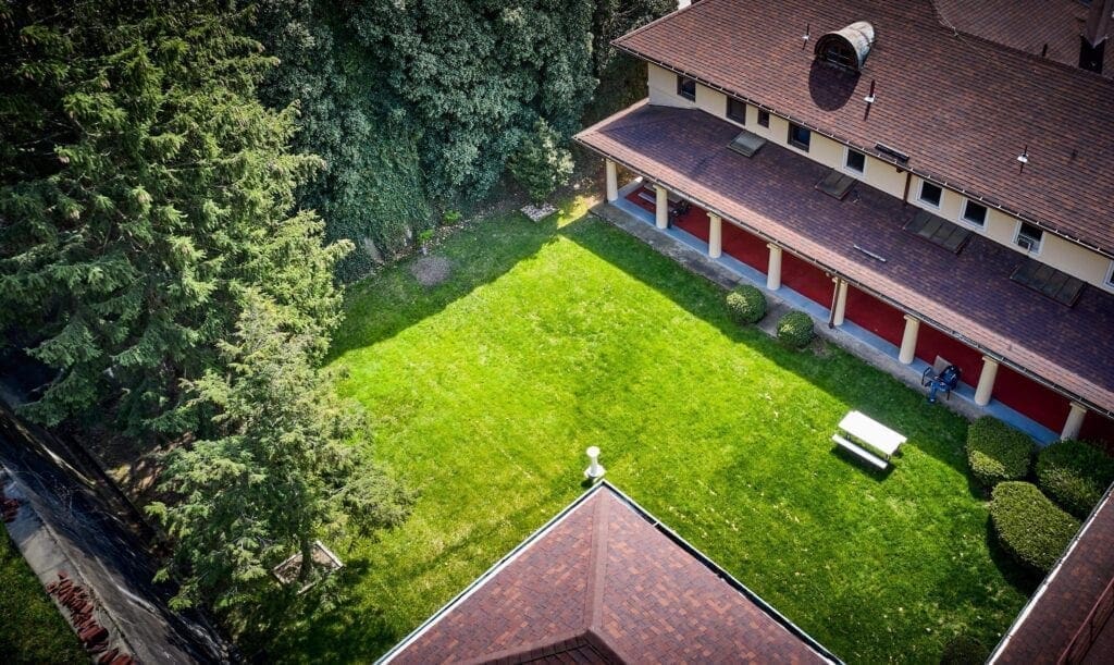 A drone shit of a courtyard.