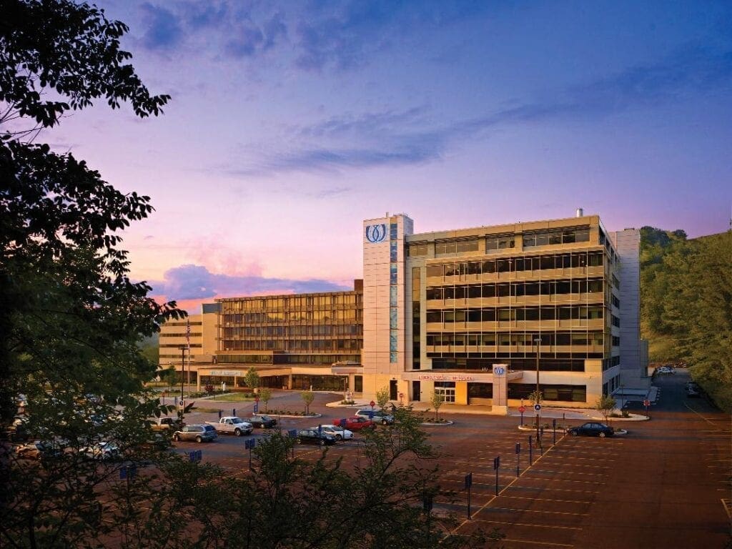 A photo of a hospital.