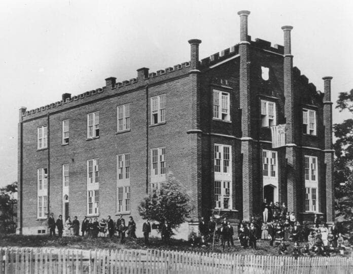 An old photo of a building.