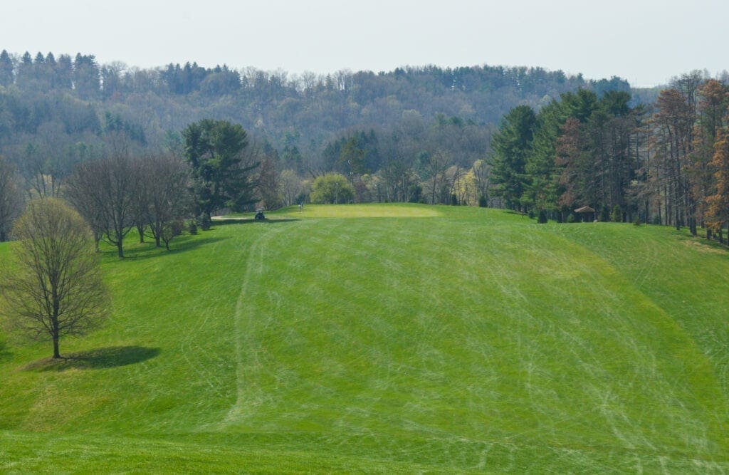 A long golf hole.