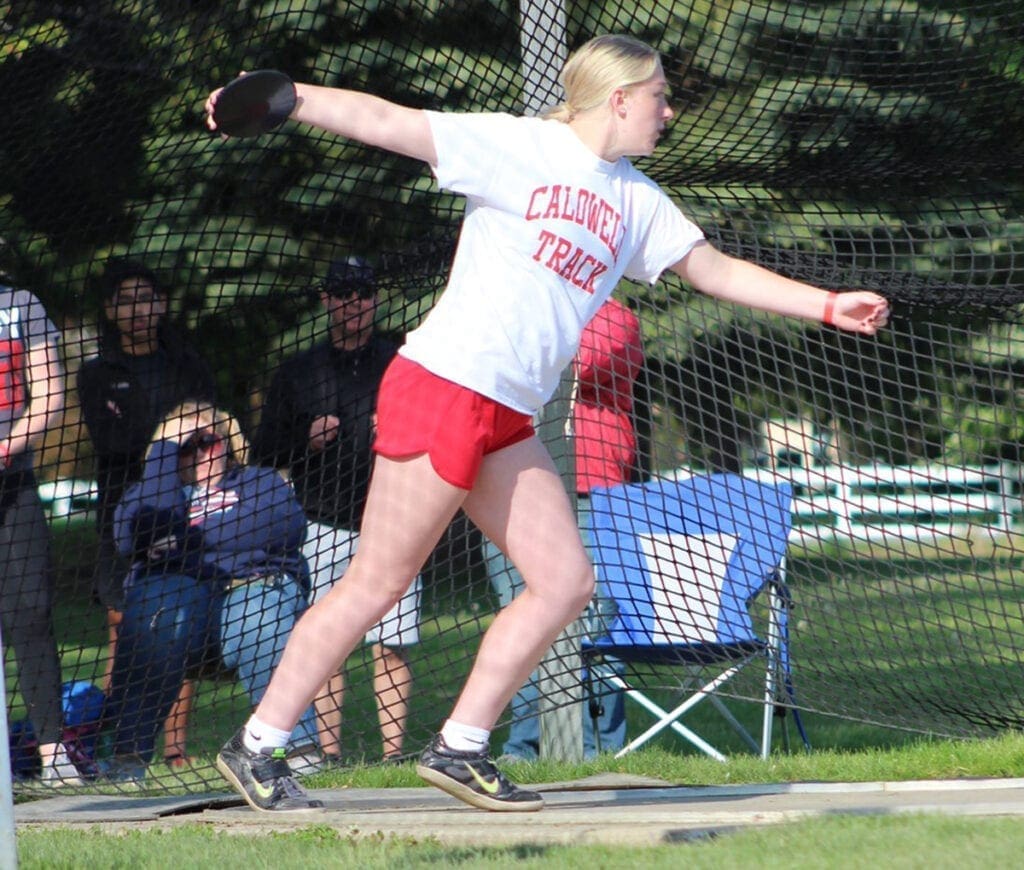 Lori throws the disc