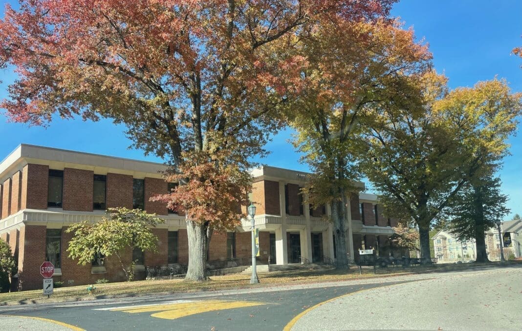 A photo of a college library.