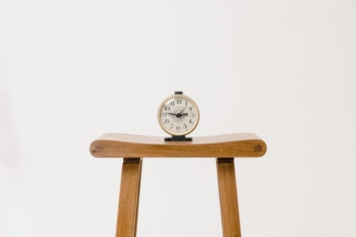 A photo of a small clock.