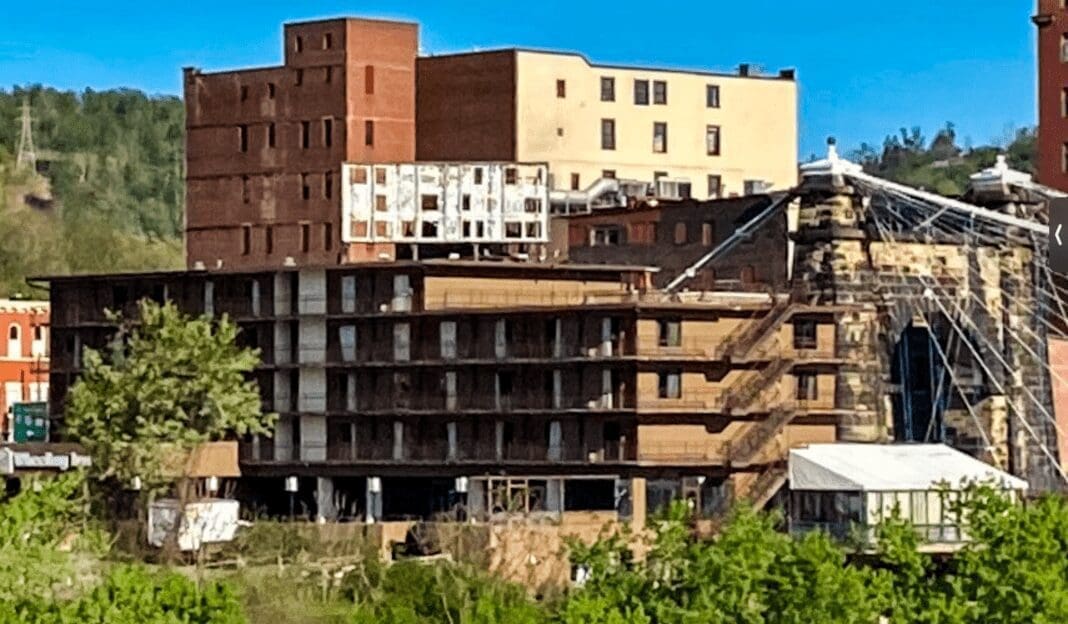 A building witha crumbling sign o the top.