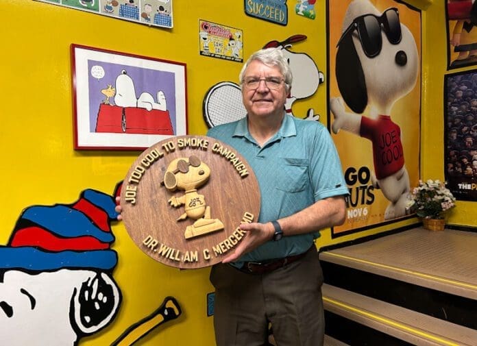 5B34CF90-1D4C-4181-81F2-07C02473445E A man with a display.