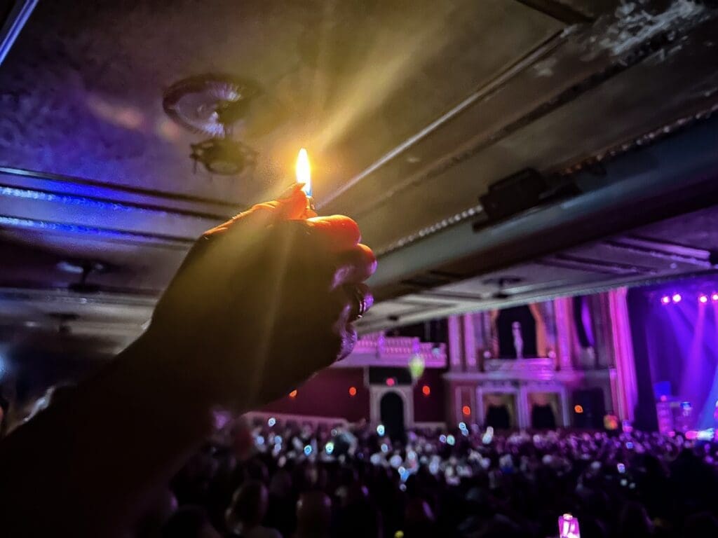 A lighter in a theatre,