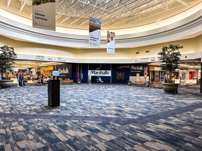 78415E62-7D9A-420A-AF98-B9F21BE24C31 A hallway.