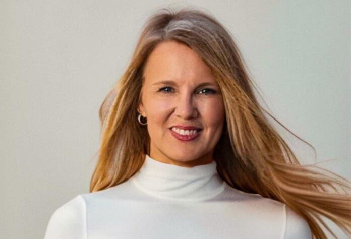 0BA76F6A-1432-4E57-9259-6E549D5A0ADA A lady in white.