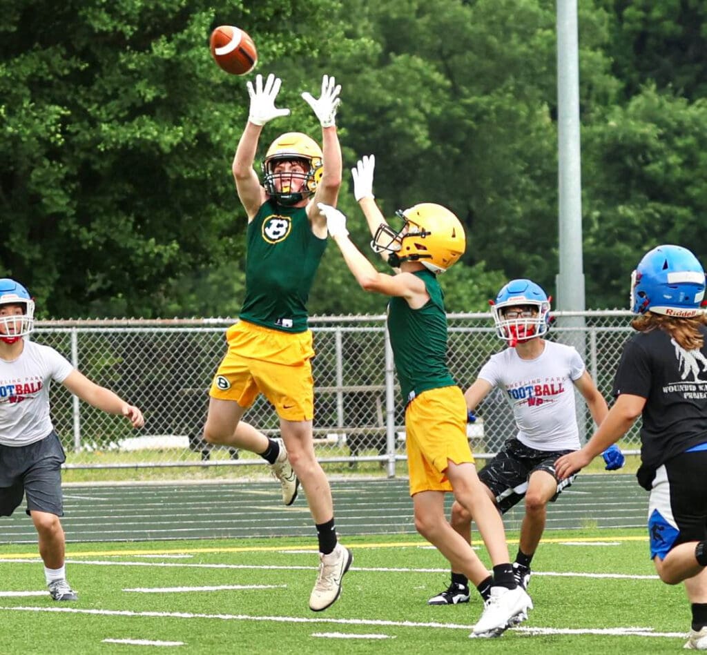 A receiver catching a football.