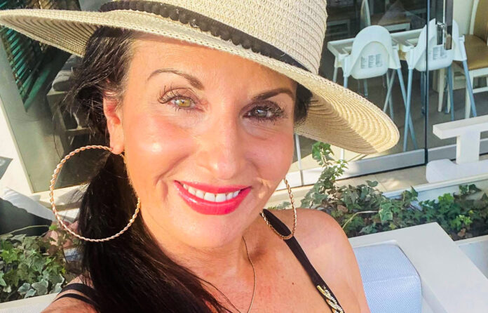 96A10868-080C-44BF-A5E0-BFF66431B97A A lady.