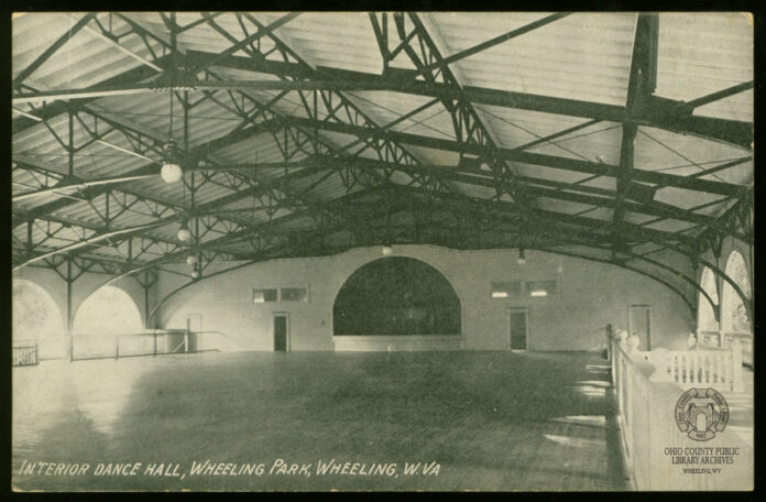 A black and white fphot.