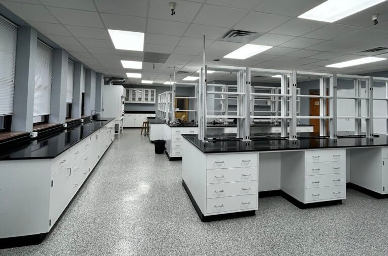 WLU Celebrating Ribbon Cutting for Hilltop Center for Biomedical Research