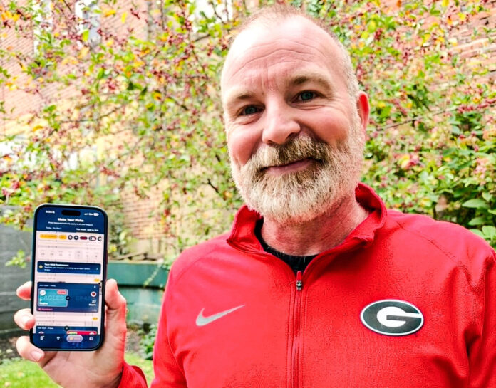 A man holding a phone.